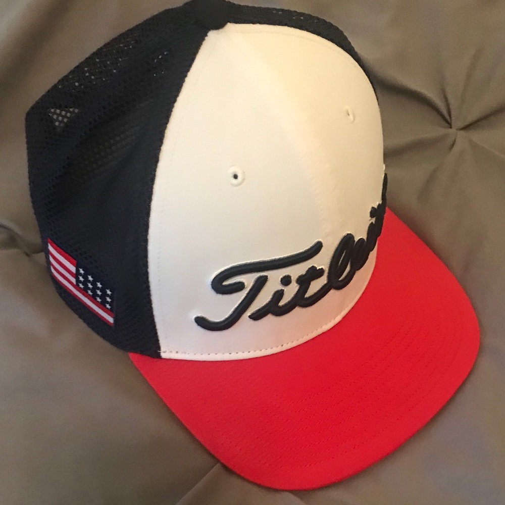 Brand new never worn Titleist golf hat
